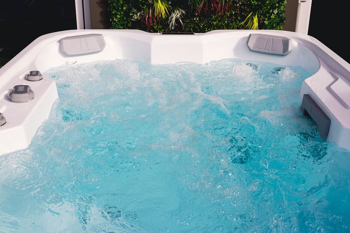 Equinox EQ130 Lite 4 Person Hot Tub 13 Amp