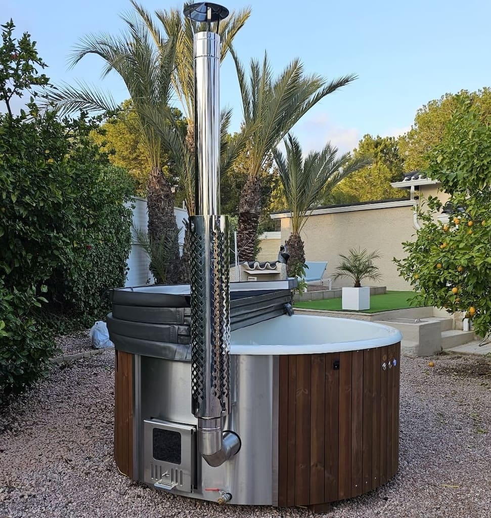 Deluxe Wood Fired 6 Person Hot Tub with Integrated Heater