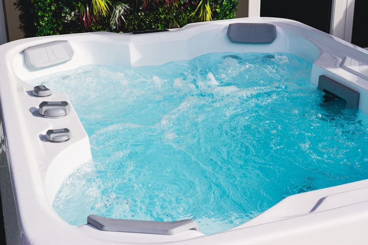 Equinox EQ130 Lite 4 Person Hot Tub 13 Amp
