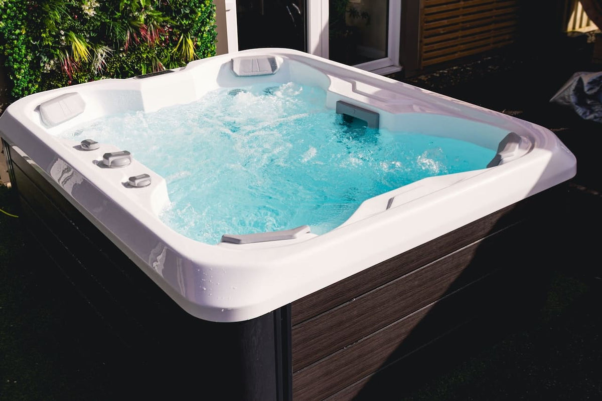 Equinox EQ130 Lite 4 Person Hot Tub 13 Amp