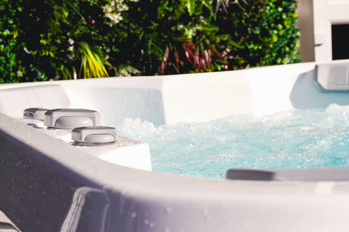 Equinox EQ130 Lite 4 Person Hot Tub 13 Amp