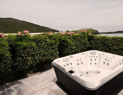 Equinox EQ360 Pro 5 Person Hot Tub 32 Amp