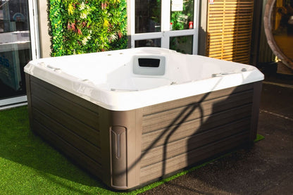 Equinox EQ570 Pro 5 Person Hot Tub 32 Amp