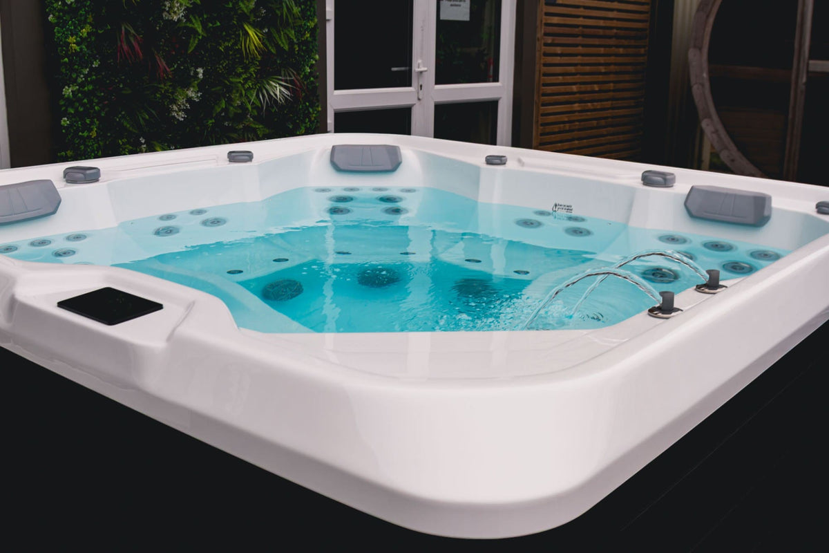 Equinox EQ570 Pro 5 Person Hot Tub 32 Amp