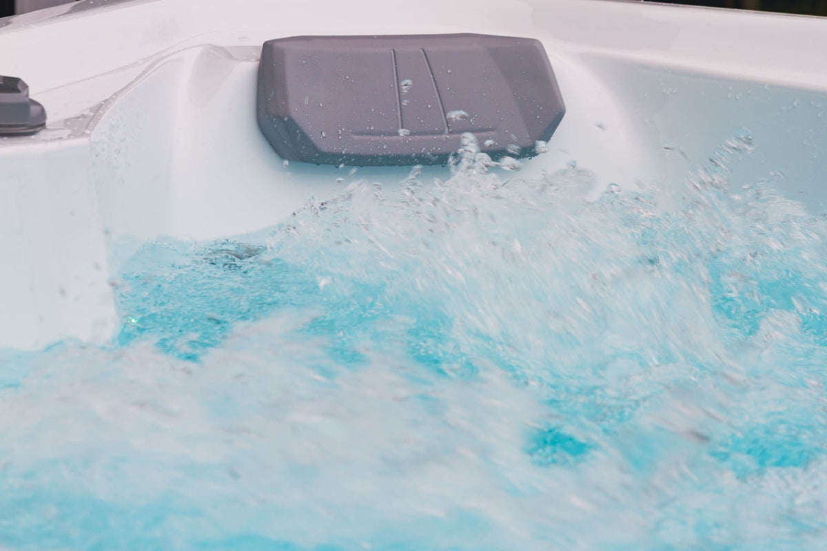 Equinox EQ570 Pro 5 Person Hot Tub 32 Amp