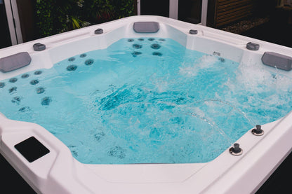 Equinox EQ570 Pro 5 Person Hot Tub 32 Amp