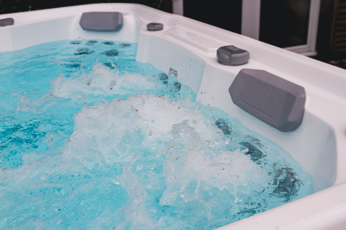 Equinox EQ570 Pro 5 Person Hot Tub 32 Amp