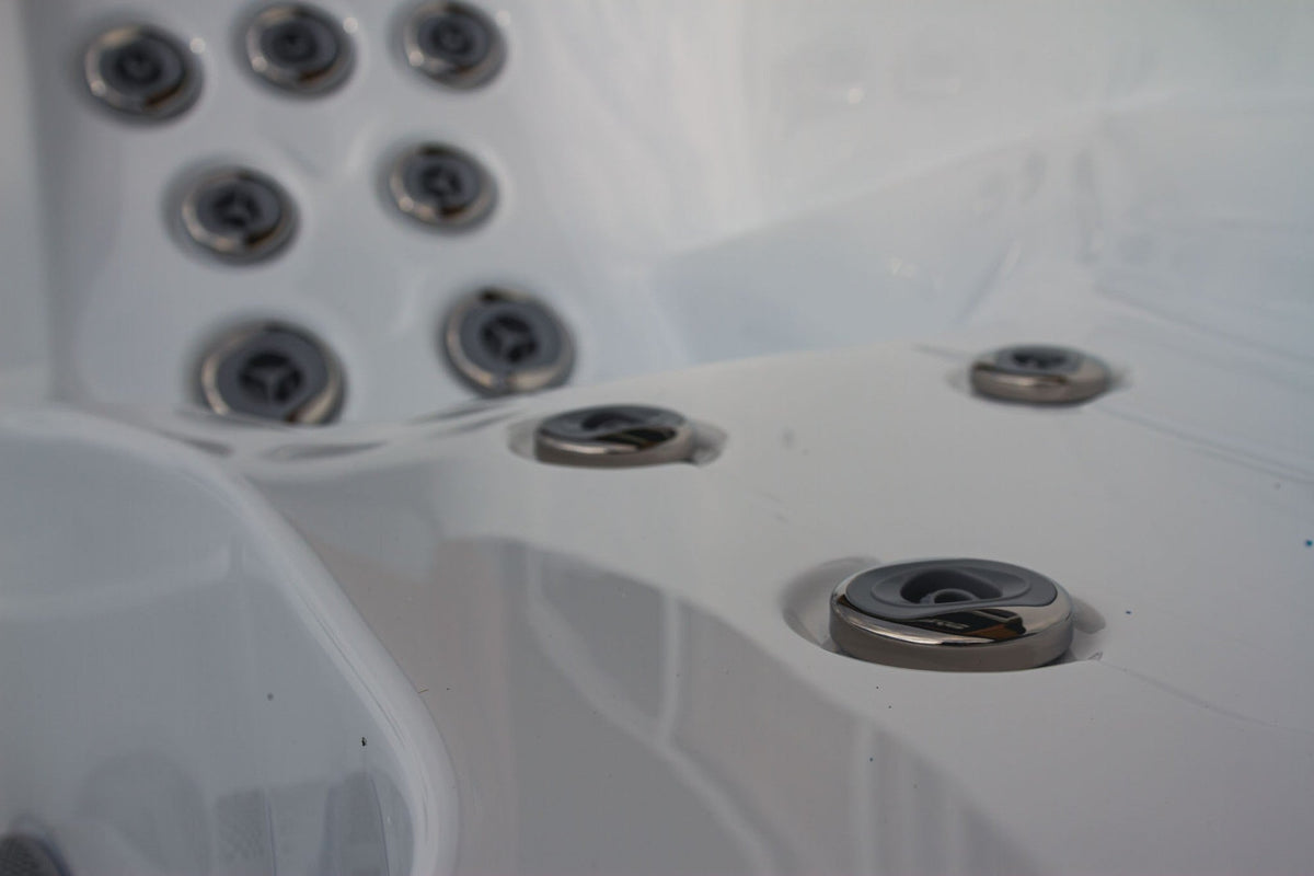 Equinox EQ570 Pro 5 Person Hot Tub 32 Amp