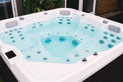 Equinox EQ570 Pro 5 Person Hot Tub 32 Amp