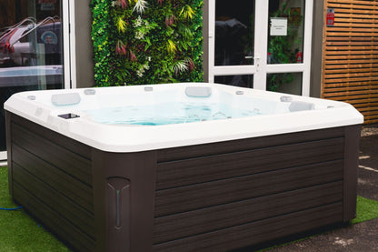Equinox EQ570 Pro 5 Person Hot Tub 32 Amp