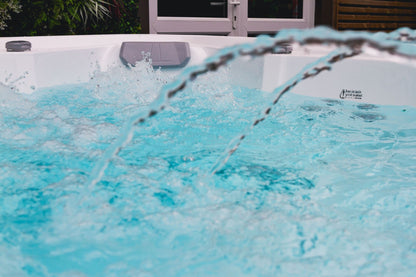 Equinox EQ570 Pro 5 Person Hot Tub 32 Amp
