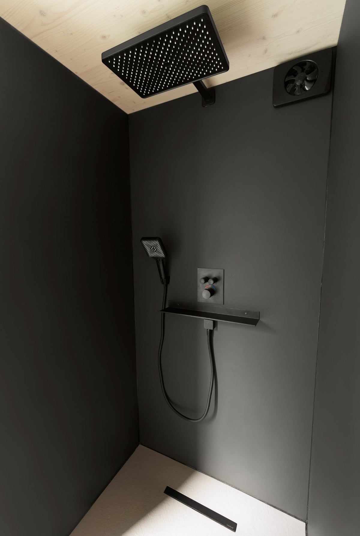 Genevas St Moritz 5 Person Outdoor Sauna with Shower Room