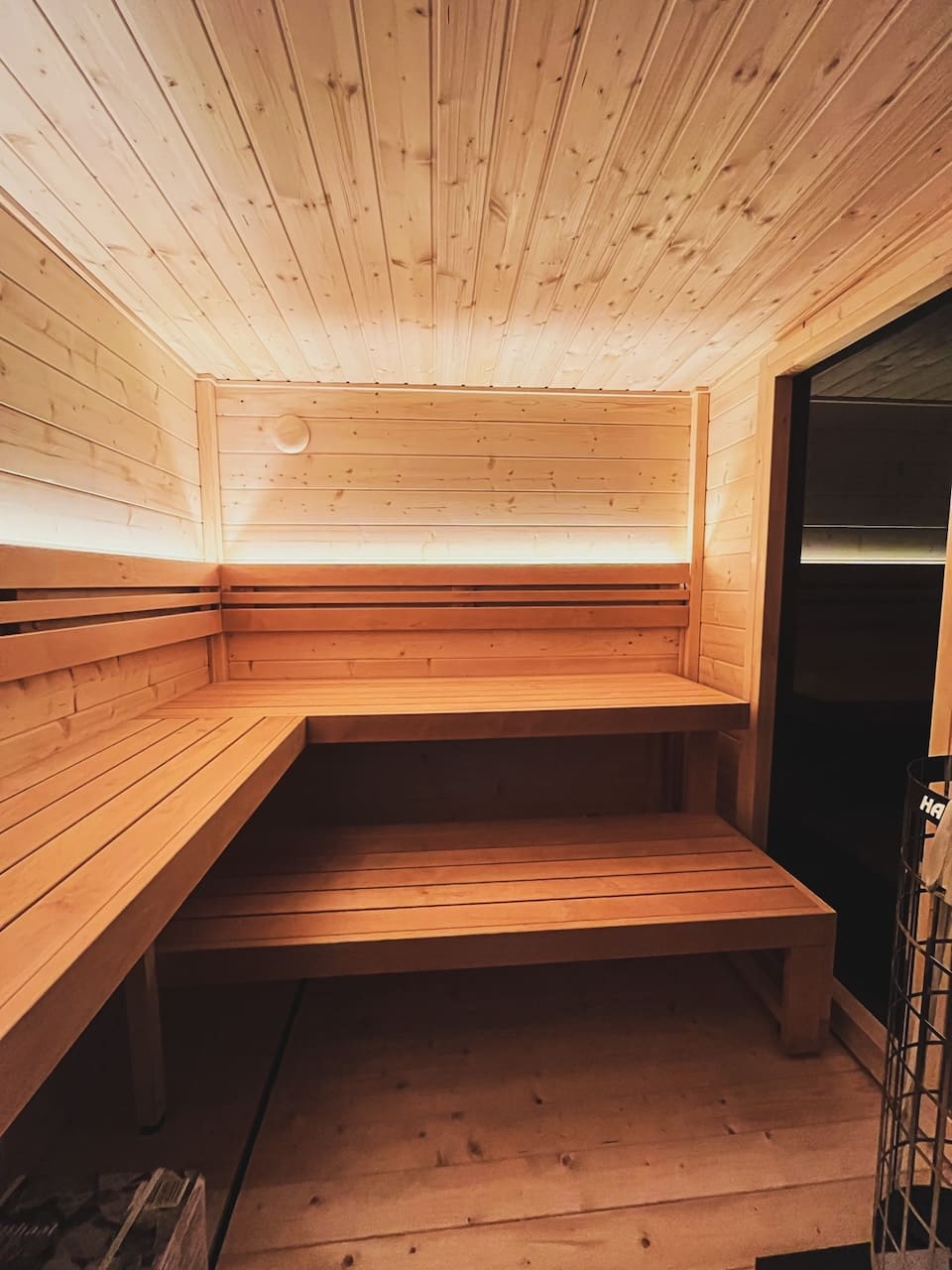 Leil® Patio S 4-5 Person Outdoor Sauna