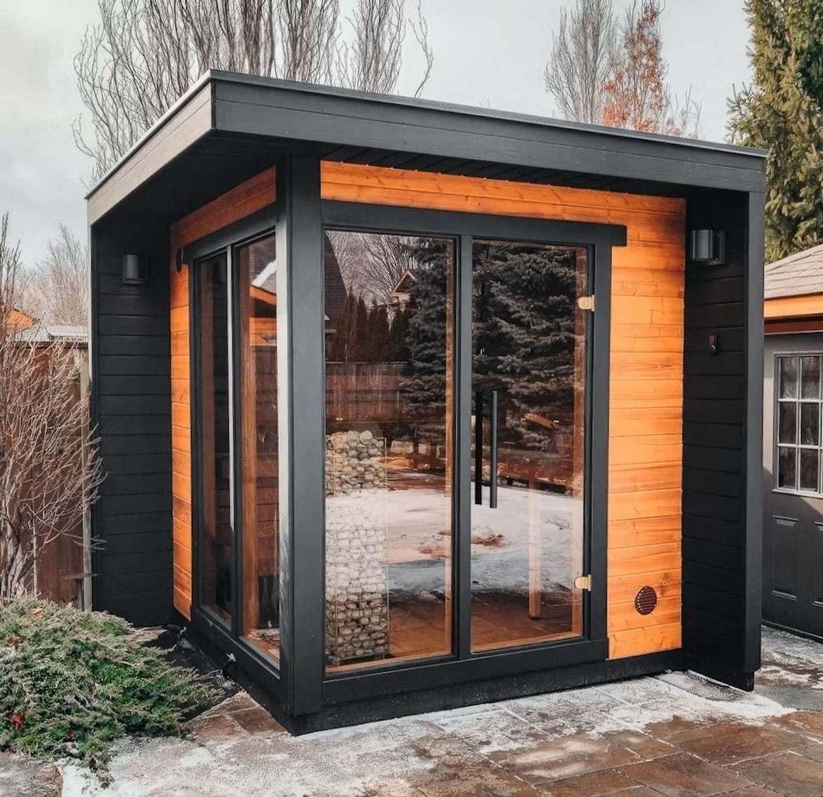 Leil® Patio S 4-5 Person Outdoor Sauna