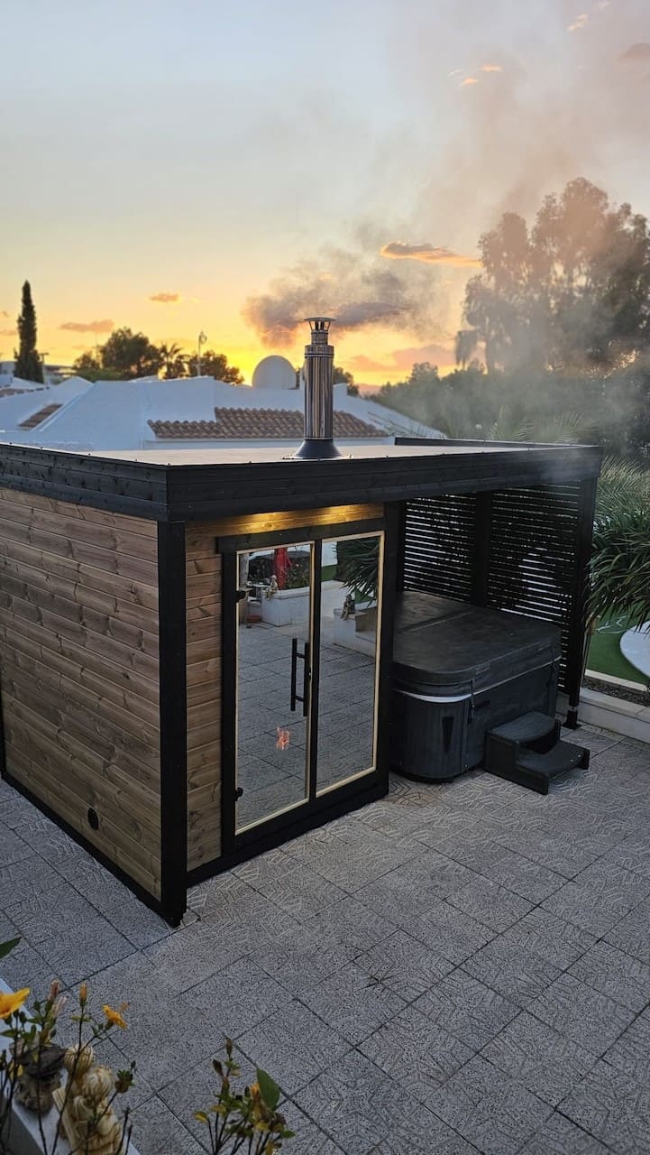Leil® Patio S Plus 4 Person Outdoor Sauna