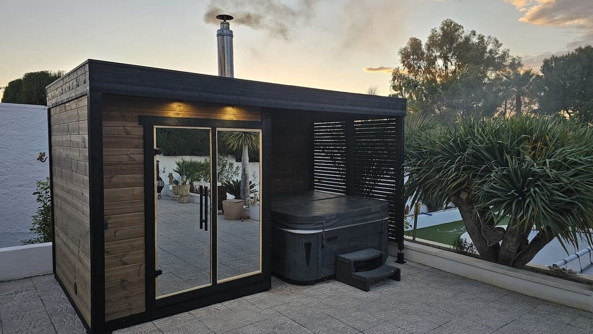 Leil® Patio S Plus 4 Person Outdoor Sauna