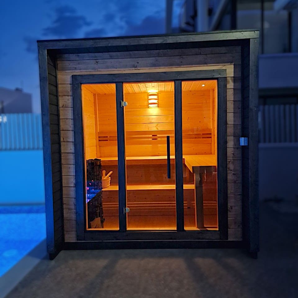 Leil® Patio XS 4 Person Outdoor Sauna