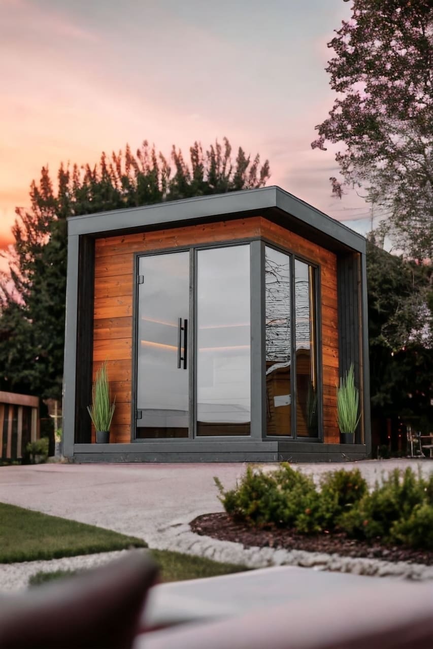 Leil® Primo Corner 4 Person Outdoor Sauna