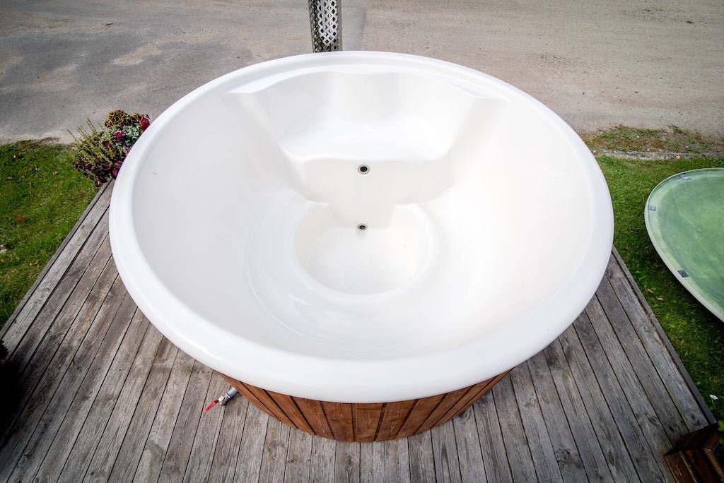 Viking Industrier Wood Burning 6 Person Hot Tub with Integrated Heater